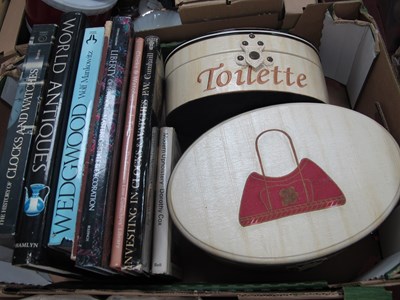 Lot 1004 - Liberty, London, Wedgwood and other art...