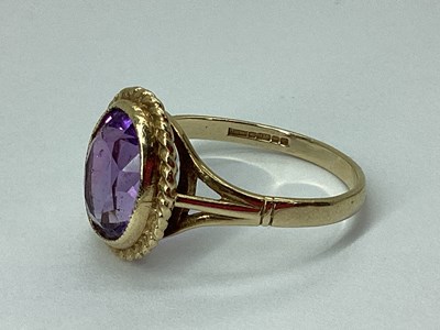 Lot 38 - A Decorative 9ct Gold Oval Collet Set Ring,...