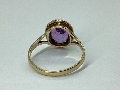 Lot 38 - A Decorative 9ct Gold Oval Collet Set Ring,...