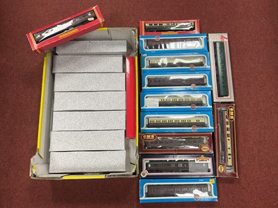 Lot 382 - Twenty boxed 00 gauge coaches by Hornby,...