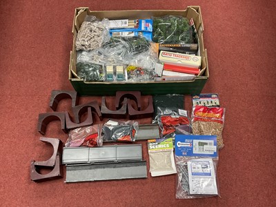 Lot 485 - A quantity of OO gauge scenic items by Hornby,...