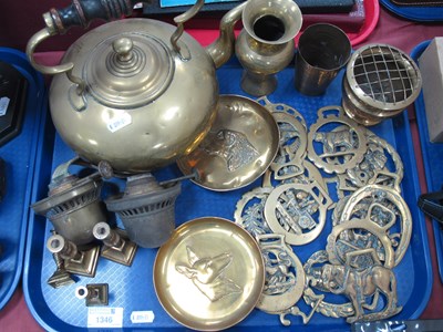 Lot 1346 - Brassware, including footed kettle, quantity...