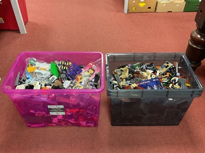 Lot 373 - A quantity of predominantly loose Lego and...