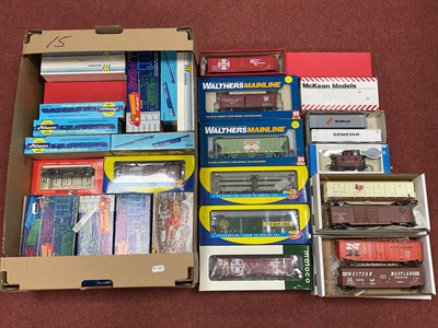 Lot 457 - Approximately thirty boxed HO scale American...