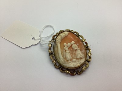 Lot 110 - A Vintage Shell Carved Cameo Style Brooch, the...