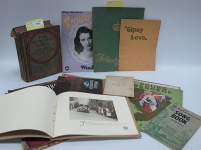 Lot 1351 - Folies Bergere 1930 Huitieme Album (cover...