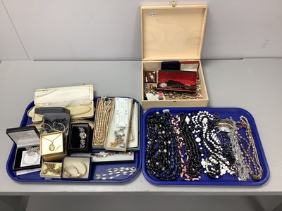 Lot 177 - A Collection of Vintage and Later Costume...