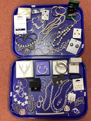 Lot 157 - A Collection of Modern Costume Jewellery,...