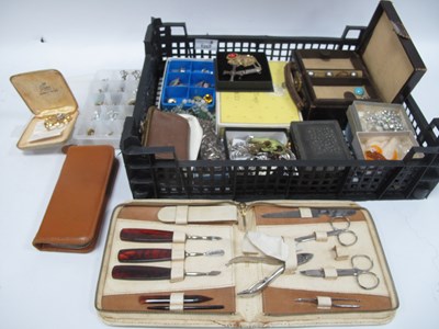 Lot 1257 - Costume jewellery and vanity accessories,...