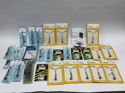 Lot 514 - A quantity of 00/HO lights, lamp posts and...