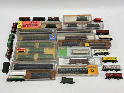 Lot 692 - Approximately thirty-five N gauge European...