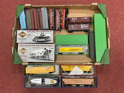 Lot 451 - Nineteen HO scale American outline freight...