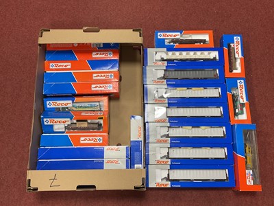 Lot 449 - Approximately twenty-three boxed Roco HO scale...