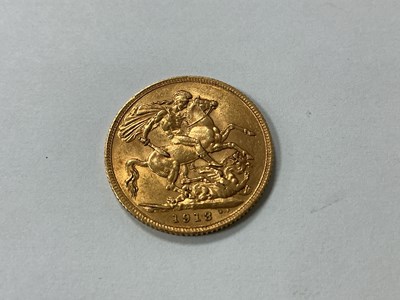 Lot 620 - 1913 George V Gold Sovereign.