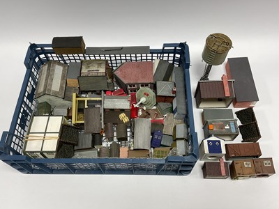 Lot 726 - A collection of 00/HO small lineside and other...