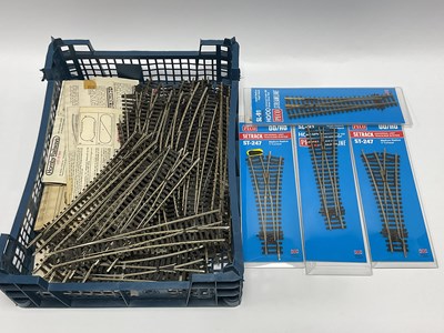 Lot 527 - Approximately forty-five 00 gauge points by...