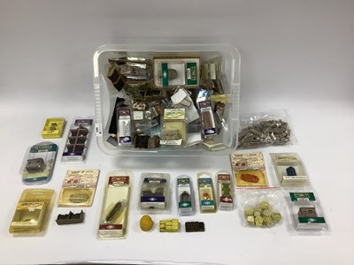 Lot 663 - A large quantity of 00/HO small accessories by...