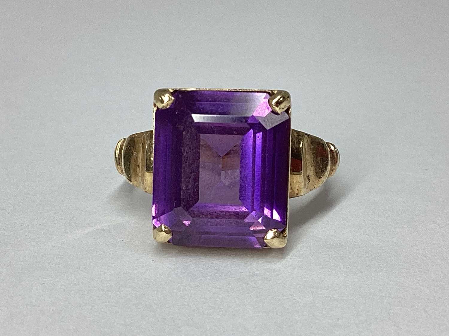 Lot 48 - A Large 9ct Gold Single Stone Dress Ring, claw...
