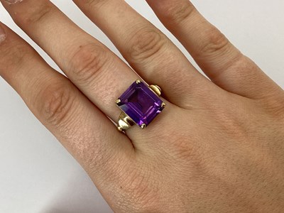 Lot 48 - A Large 9ct Gold Single Stone Dress Ring, claw...