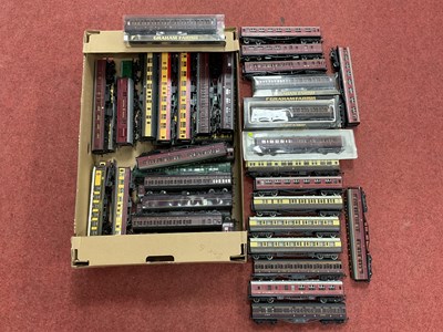 Lot 433 - Approximately forty-five 00 gauge steam era...