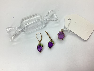 Lot 98 - An Oval Claw Set Pendant, within a decorative...