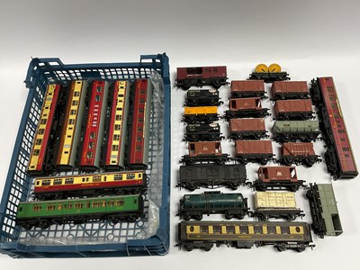Lot 496 - Approximately twenty-seven unboxed items of...