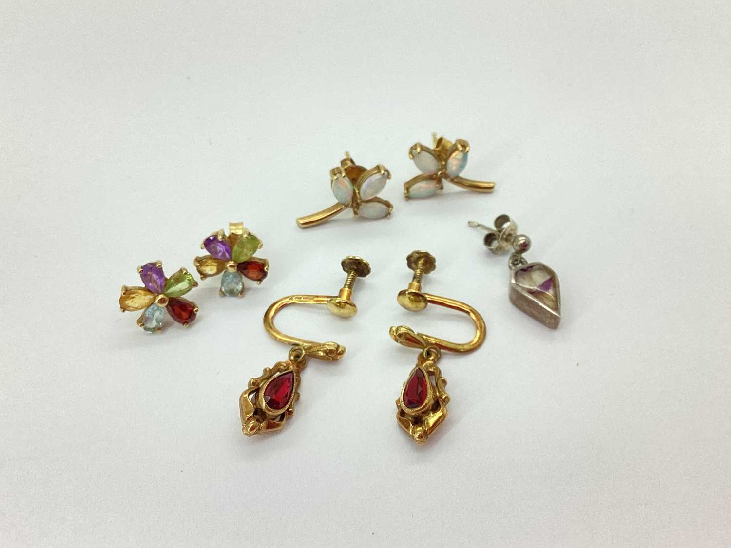 Lot 82 - A Pair of 9ct Gold Three Stone Claw Set Stud...