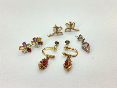 Lot 82 - A Pair of 9ct Gold Three Stone Claw Set Stud...