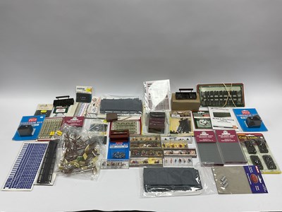 Lot 720 - A quantity of 00/HO small accessories by...
