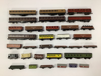 Lot 892 - A quanity of N gauge British outline rolling...