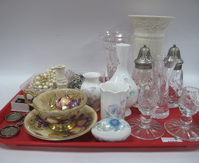 Lot 1253 - Jewellery and collectables, including costume...