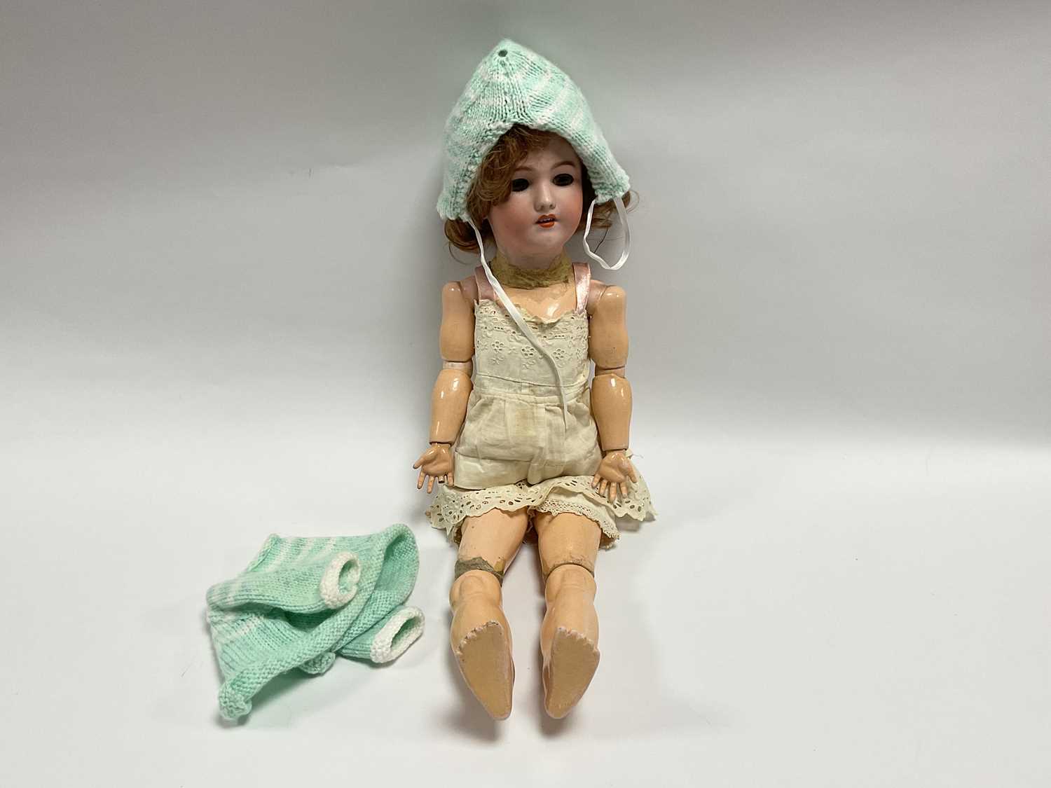 Lot 357 - A Heinrich Handwerck Simon & Halbig bisque...
