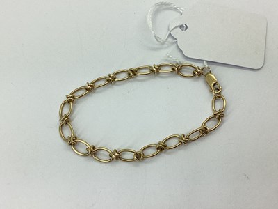 Lot 81 - A 9ct Gold Fancy Oval Link Bracelet, overall...
