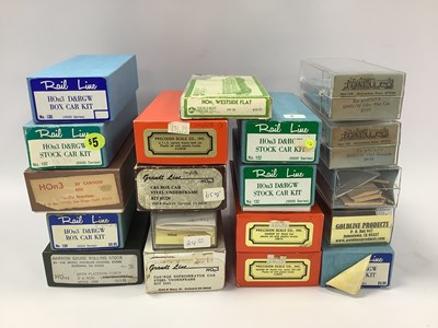 Lot 733 - Approximately twenty boxed items of HOn3...