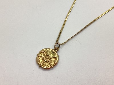 Lot 89 - A 9ct Gold Yorkshire Rose Charm/Pendant,...