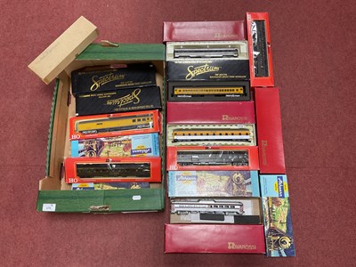 Lot 370 - Sixteen HO Gauge Outline American Coaches by...