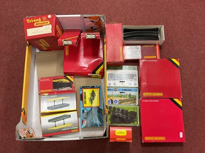 Lot 390 - A quantity of OO gauge lineside building and...