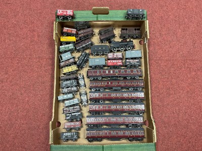 Lot 456 - Approximately thirty 00 gauge wagons and six...