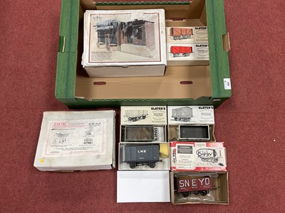Lot 465 - Eight O scale / 7mm scale wagon and Lineside...