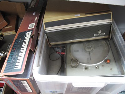 Lot 1069 - Vintage electronic equipment and instruments,...