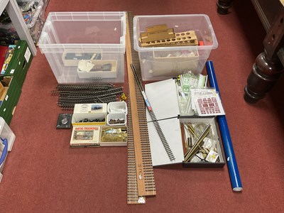 Lot 376 - The contents of an O gauge model railway...