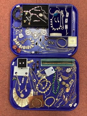 Lot 256 - A Collection of Modern Costume Jewellery,...