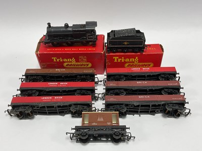 Lot 506 - A Triang 00 gauge brick train, comprising...