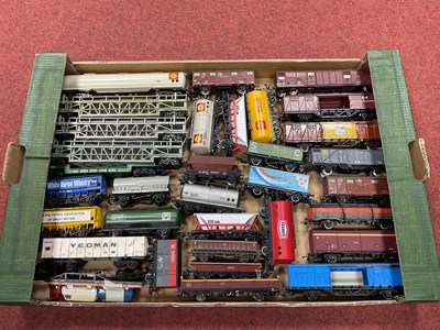 Lot 413 - Approximately thirty 00 gauge modern image...