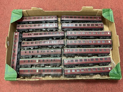 Lot 447 - Fifteen 00 gauge BR maroon coaches by Bachmann,...