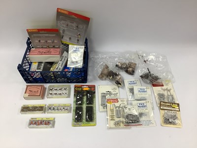 Lot 691 - A collection of 00/HO small accessories, by...
