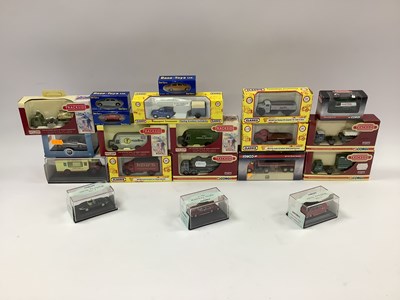 Lot 727 - Twenty 1:76th scale diecast model lineside...