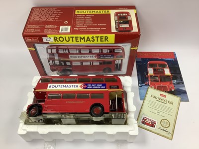 Lot 641 - A Sun Star 1:24 Scale Diecast Model #2901 RM8...