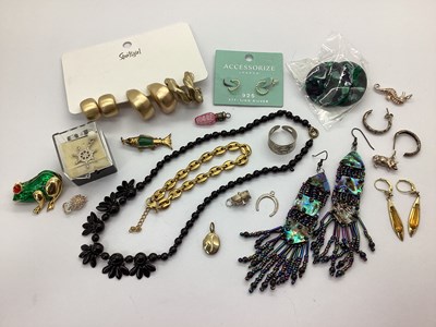Lot 151 - A Collection of Assorted Jewellery, including...