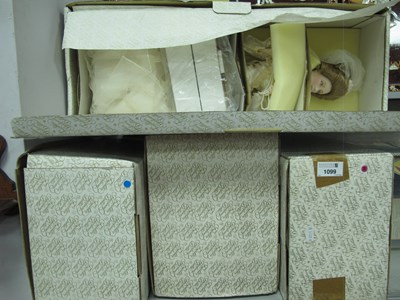 Lot 1099 - Four vintage boxed Franklin Heirloom fine...